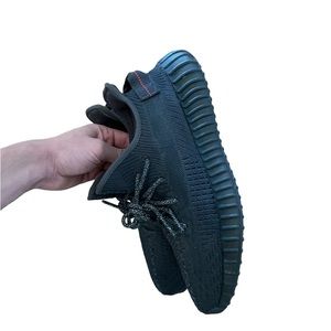 Yeezy Boost 350 V2 Reflective “Black - Static” size 10 US Mens